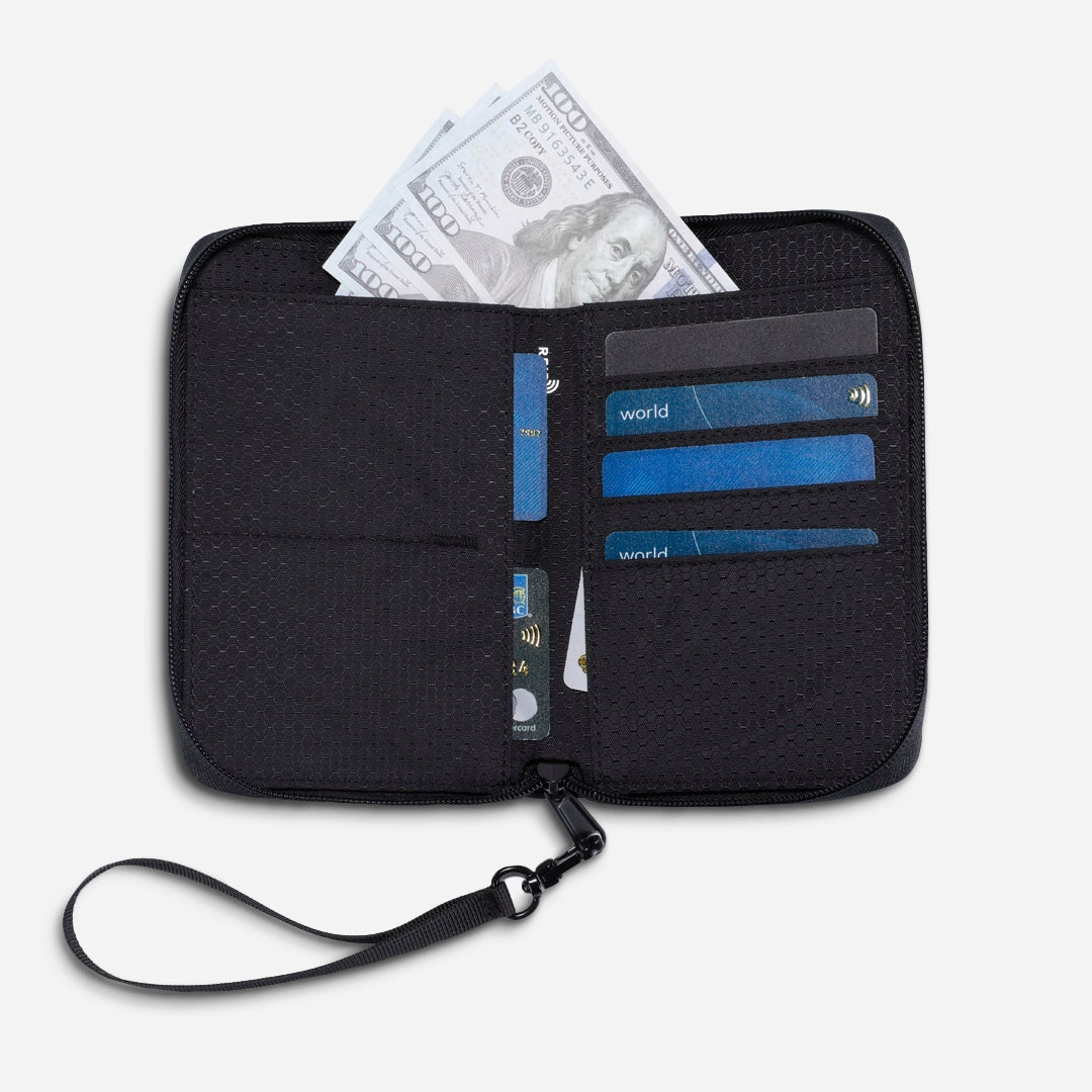 MENNT_PORTA_PASAPORTE_002.webp